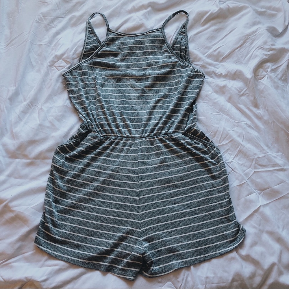 ✨NWOT✨ Striped Gray and White Romper
